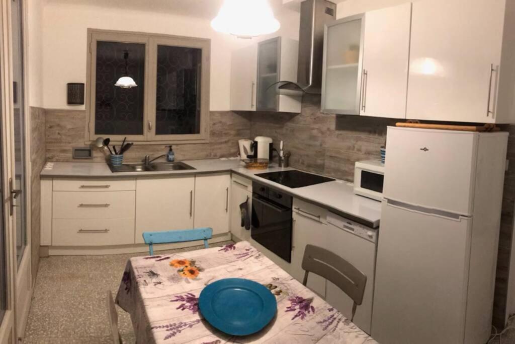 Villa Calme, Climatisee, Piscine, A 2 Pas Du Centre LʼIsle-sur-la-Sorgue Εξωτερικό φωτογραφία
